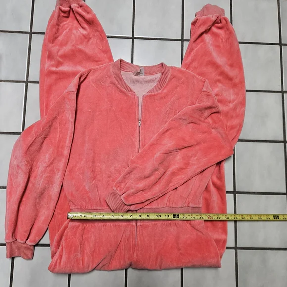 Vintage 1970’s Peach Velour Jumpsuit Size Medium - Picture 2 of 5